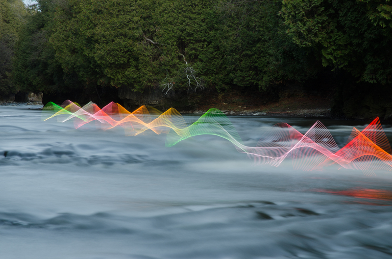Illustration for article titled Gorgeous Light Pictures Show the Ways People Move Through Water
